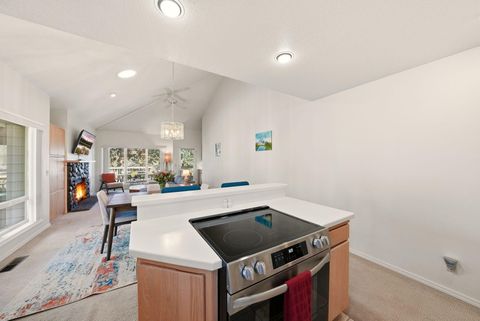 Tiny photo for 3076 NW Clubhouse Drive, Bend, OR 97703 (MLS # 220216855)