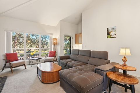 Tiny photo for 3076 NW Clubhouse Drive, Bend, OR 97703 (MLS # 220216855)