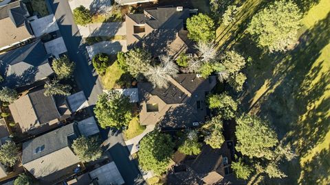 Tiny photo for 3076 NW Clubhouse Drive, Bend, OR 97703 (MLS # 220216855)