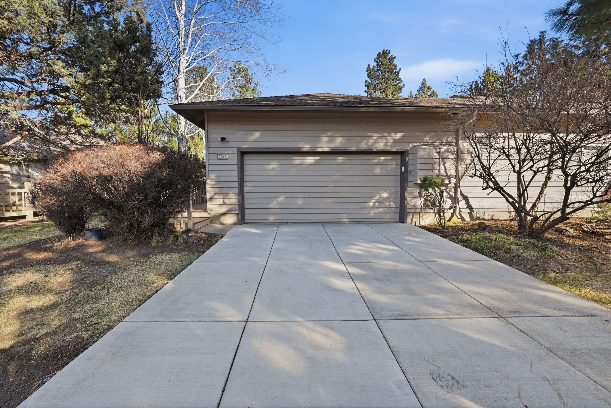 3076 NW Clubhouse Drive