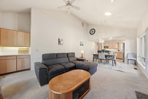 Tiny photo for 3076 NW Clubhouse Drive, Bend, OR 97703 (MLS # 220216855)