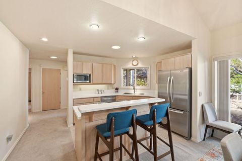Tiny photo for 3076 NW Clubhouse Drive, Bend, OR 97703 (MLS # 220216855)