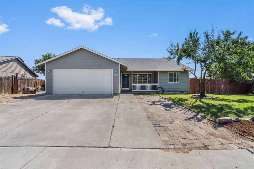 Here is your opportunity to own a hard to find four bedroom, three full bath single level home in the North Ridge subdivision that is move-in ready. The the interior features two primary suites with walk in closets, new interior paint, new carpet in the bedrooms, newly refinished hardwood floors and new laminate floor in the bathrooms and the laundry room. Outside you will find new exterior paint, several fruit trees including apple, pear and plum and plenty of parking for all your toys. The property is close to the barnes butte walking trails and has easy access to town with the new Combs Flat extension road.