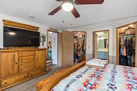 Tiny photo for 2142 SW Allen Creek Road, Grants Pass, OR 97527 (MLS # 220214374)