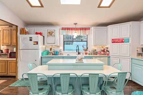 Tiny photo for 2142 SW Allen Creek Road, Grants Pass, OR 97527 (MLS # 220214374)