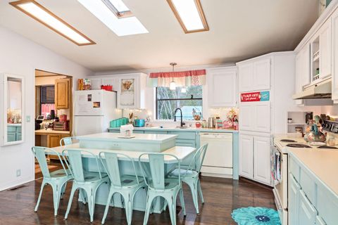 Tiny photo for 2142 SW Allen Creek Road, Grants Pass, OR 97527 (MLS # 220214374)