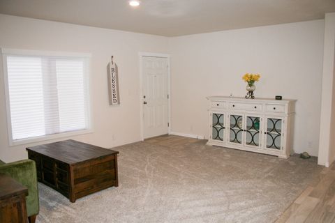 Tiny photo for 5846 Bufflehead Drive, Bonanza, OR 97623 (MLS # 220211646)