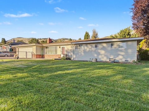 Photo of 1915 Carlson Drive, Klamath Falls, OR 97603 (MLS # 220228575)