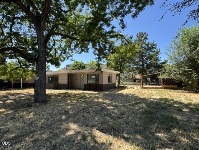 415 NW Locust Street