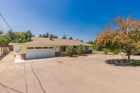 Photo of 2040 Hamilton Lane SW, Grants Pass, OR 97527 (MLS # 220224043)