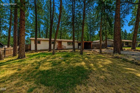 Photo of 60866 Granite Drive, Bend, OR 97702 (MLS # 220225845)