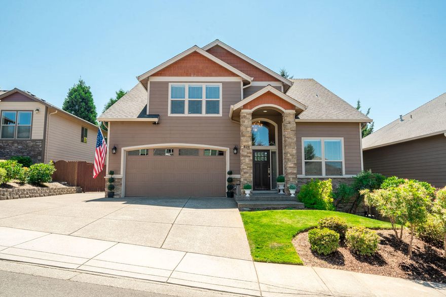 Carmelcrest Estates! 2 story traditional home by Comfort Homes. 3 car att gar; huge RV pad; fenced BY w/ concrete patio & gazebo + covered patio, fruit trees, auto sprinklers, beautifully landscaped. Dbldrs to office or 5th BR. GreatRM w/ high ceilings, hrdwd flrs, gas frplc, special lighting, surround sound. Gourmet kitchen w/ travertine flrs, granite countertops, island brkfst bar, SS appl, pantry. 4BR on upper lvl feat. MBR w/ trey ceilings, WI closet, jetted tub. FA Gas, Central AC, VAC system and more!