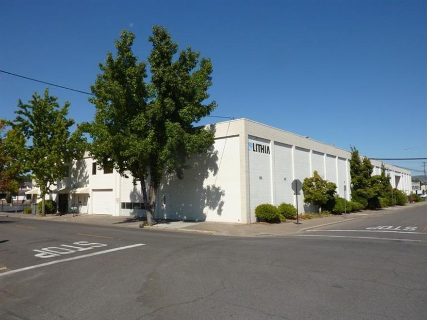 Former Lithia Headquarters building. Great Building with a combination of office and warehouse space. Close to the Lithia Commons. Additional listing #2969749 can be purchased for additional parking.