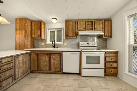 Tiny photo for 4624 S Pacific Hwy Hwy #23, Phoenix, OR 97535 (MLS # 220217722)