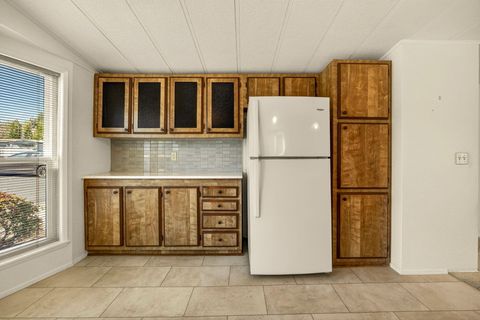 Tiny photo for 4624 S Pacific Hwy Hwy #23, Phoenix, OR 97535 (MLS # 220217722)