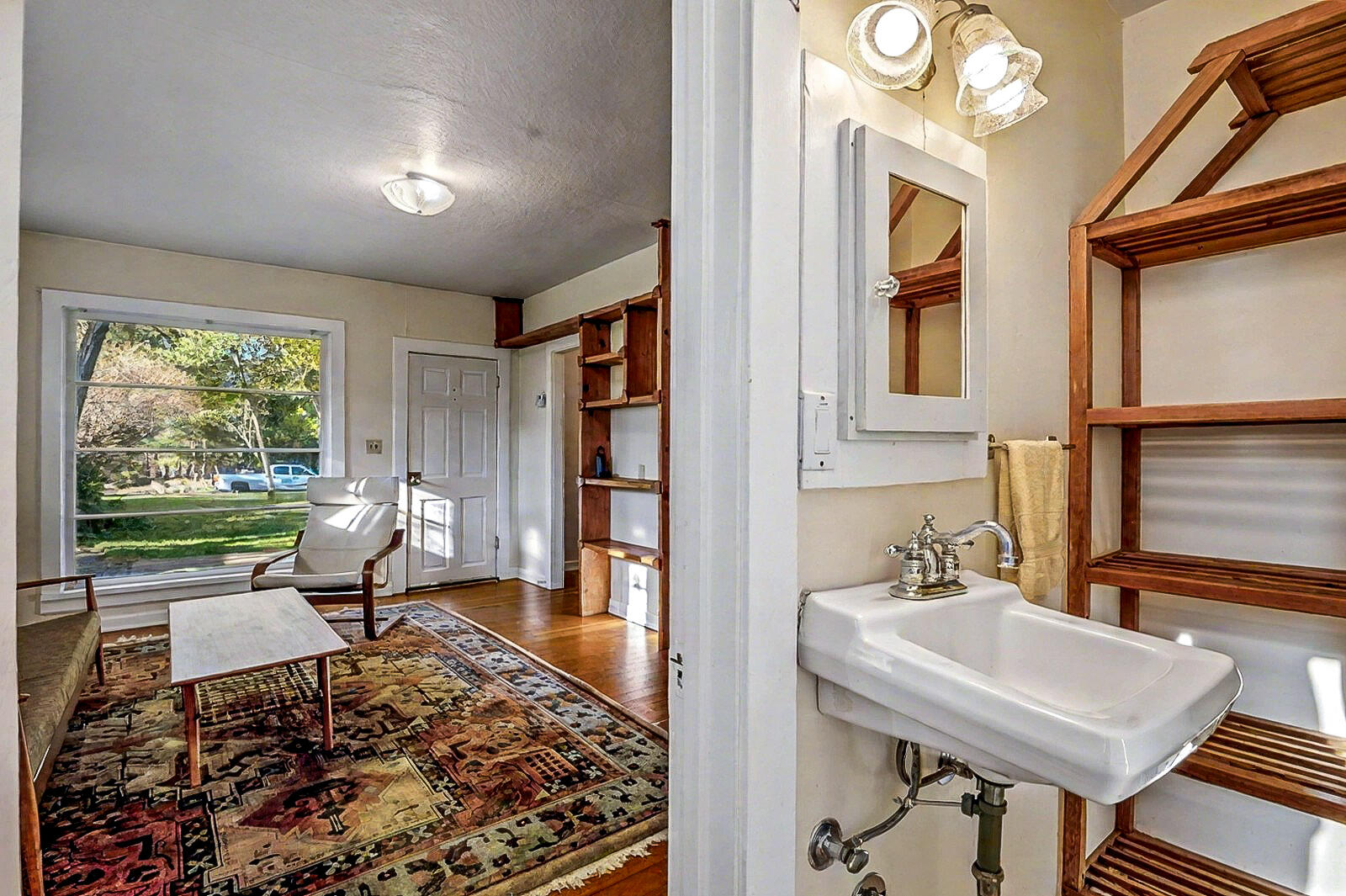 254 NW Congress Street