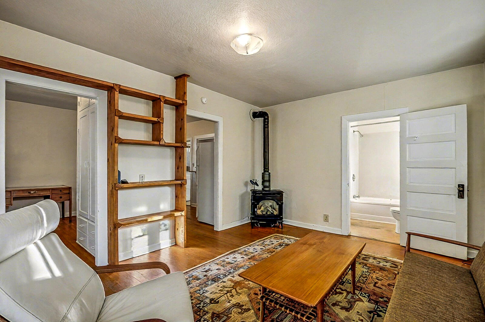 254 NW Congress Street