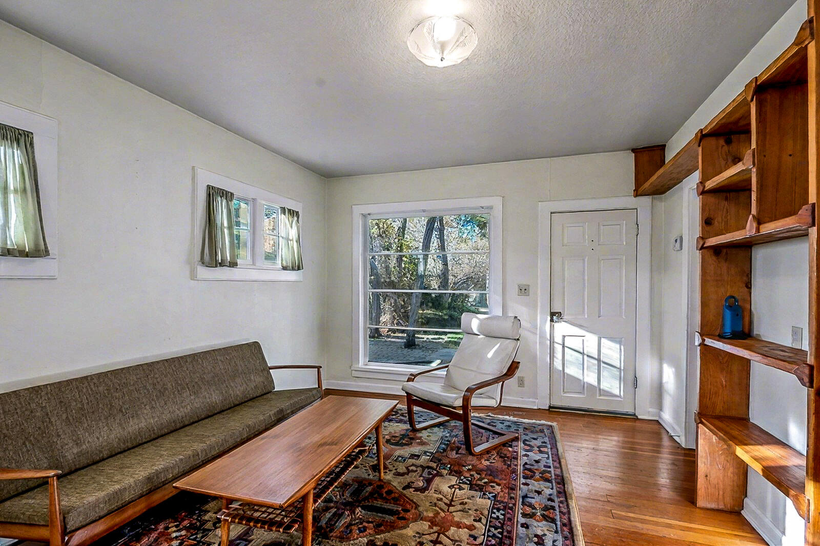 254 NW Congress Street