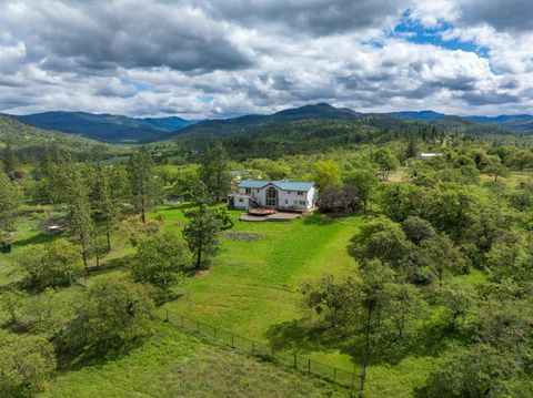 Tiny photo for 3850 E Antelope Road, Eagle Point, OR 97524 (MLS # 220219780)