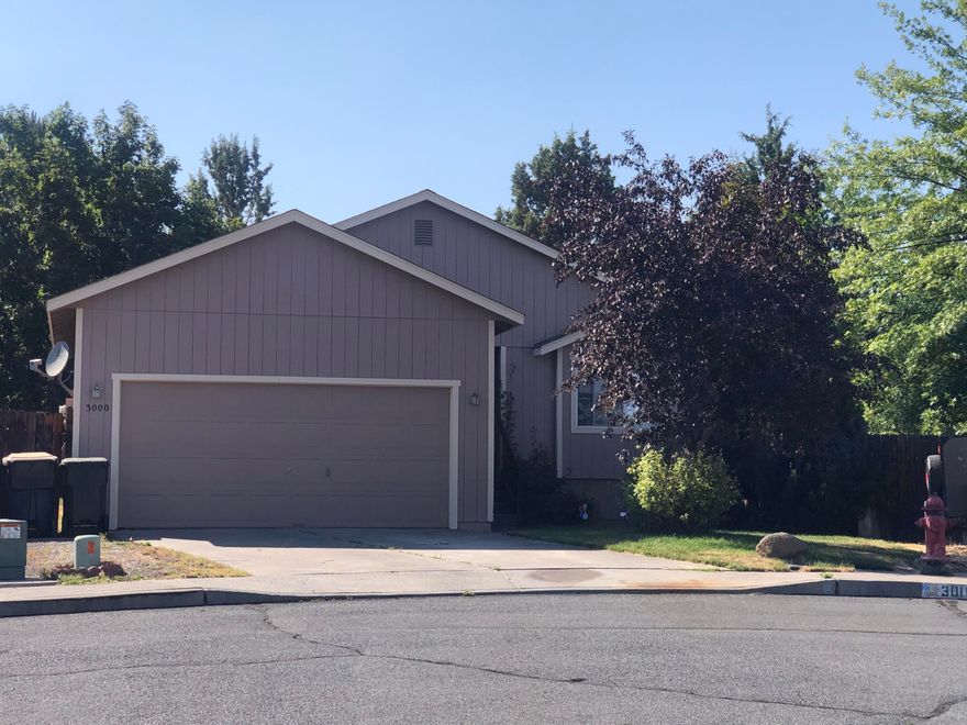 Great starter home! 3 bed, 2 bath with a large backyard! Home is located in a quiet cul-de-sac close to the hospital, shopping, restaurants and more. **Tenant Occupied. Allowed 90 days to vacate after accepted offer**
