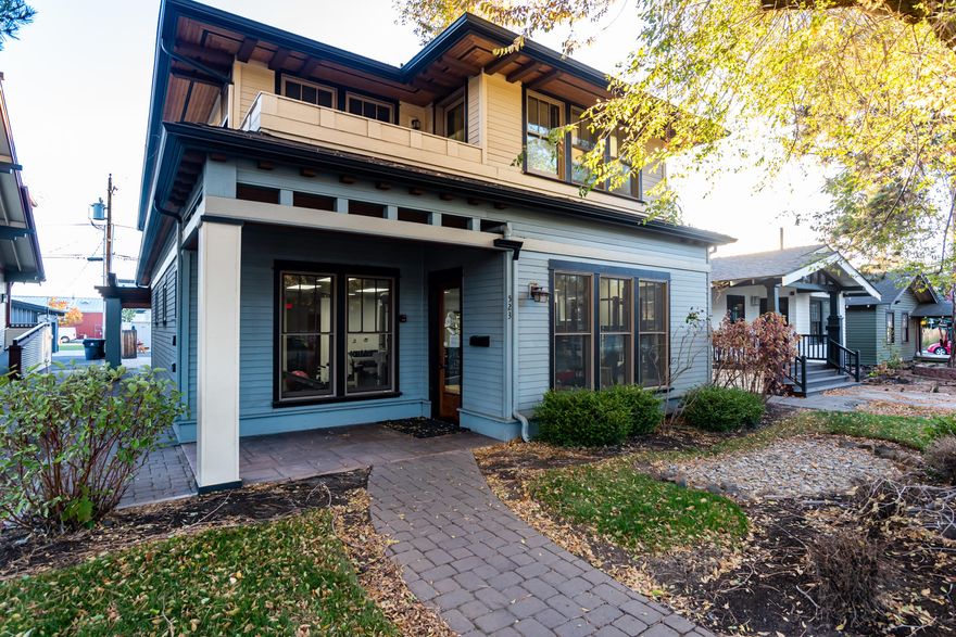 Duplex with 1,732SF of commercial space below. Incredibly rare LIVE/WORK combo strategically located between downtown and the Old Mill District and offers maximum exposure and visibility of the 1732 sq. ft. ground level commercial space with off street parking. Commercial unit offers 1700 sqft of flex space with a full ADU bathroom in a CG zone. Commercial space is completely separate from the upstairs duplex apartments. The two 850 sq ft 1 bedroom units offer an abundance of natural light through extensive use of windows which bathe the greatroom, dining area, and kitchen in warmth. Enjoy the downtown lifestyle or rent them out. Quality materials used throughout: double hung wood windows, gypcrete between upper and lower floor to reduce noise transfer etc. This is a rare work/live/rental offering in a stellar location which is seldom found in the Bend marketplace.