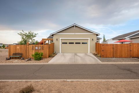 Tiny photo for 1636 NE Hudspeth Road, Prineville, OR 97754 (MLS # 220217733)