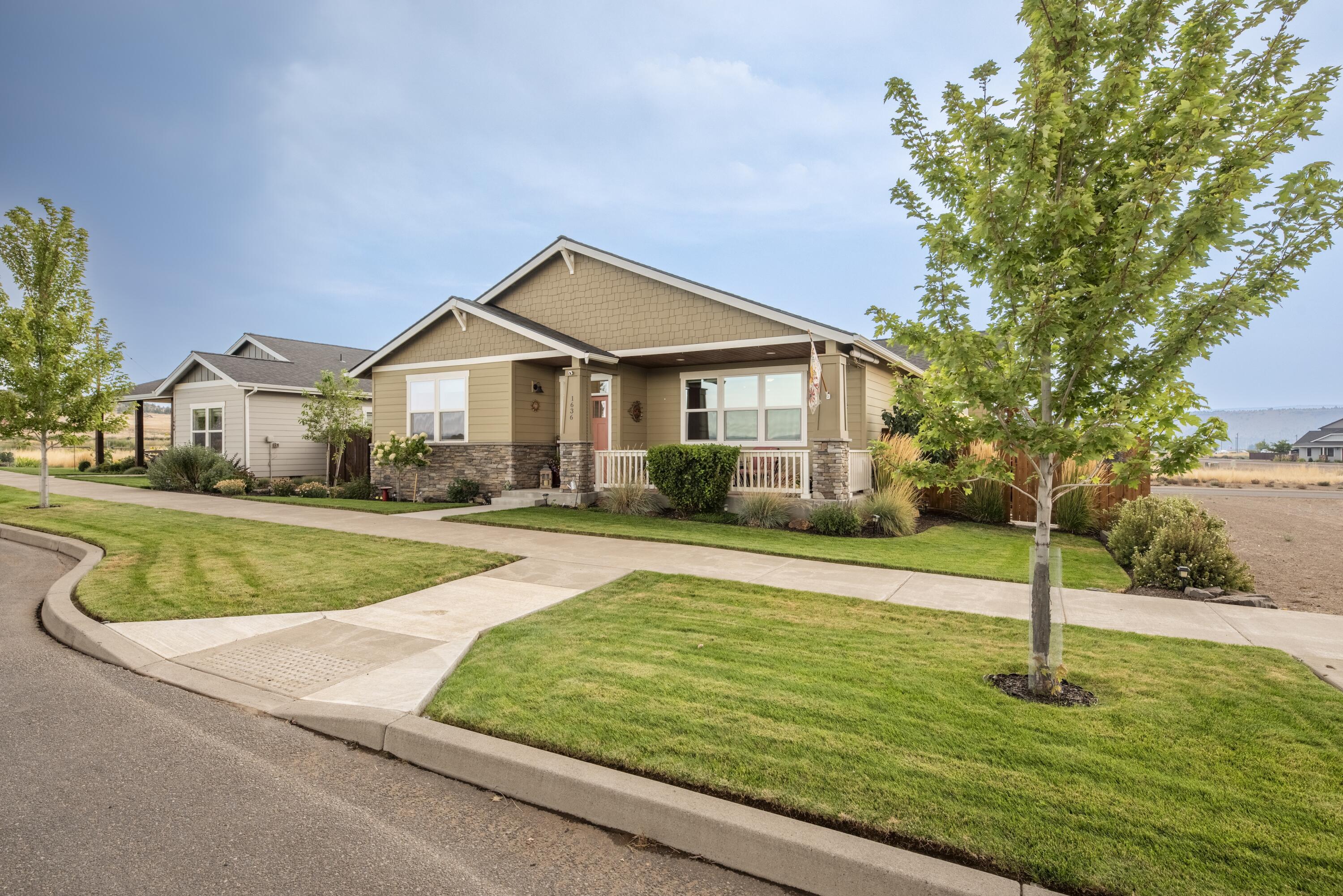 1636 NE Hudspeth Road