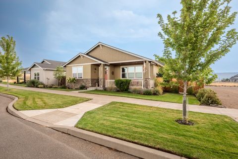 Tiny photo for 1636 NE Hudspeth Road, Prineville, OR 97754 (MLS # 220217733)