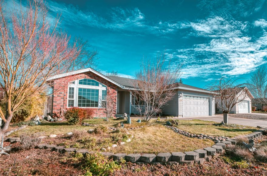 Move in ready single level home in a highly desirable Central Point neighborhood. Great room floorplan with open kitchen and breakfast area; semi-formal dining area; popular split bedroom plan with private primary master bedroom with en-suite bathroom. Walk in closet in master, skylight in bathroom and covered patio are a few of the other features of this well cared for, owner occupied, home. Backyard is groomed and ready for your spring garden and includes a great toolshed and additional storage area on the side of the
house. Paint and roof are in great condition and new laminate wood flooring was installed within the past year. A cozy gas fireplace with real stone hearth and reclaimed wood mantle will keep you warm during those chilly winter nights. Turn Key and priced to sell!