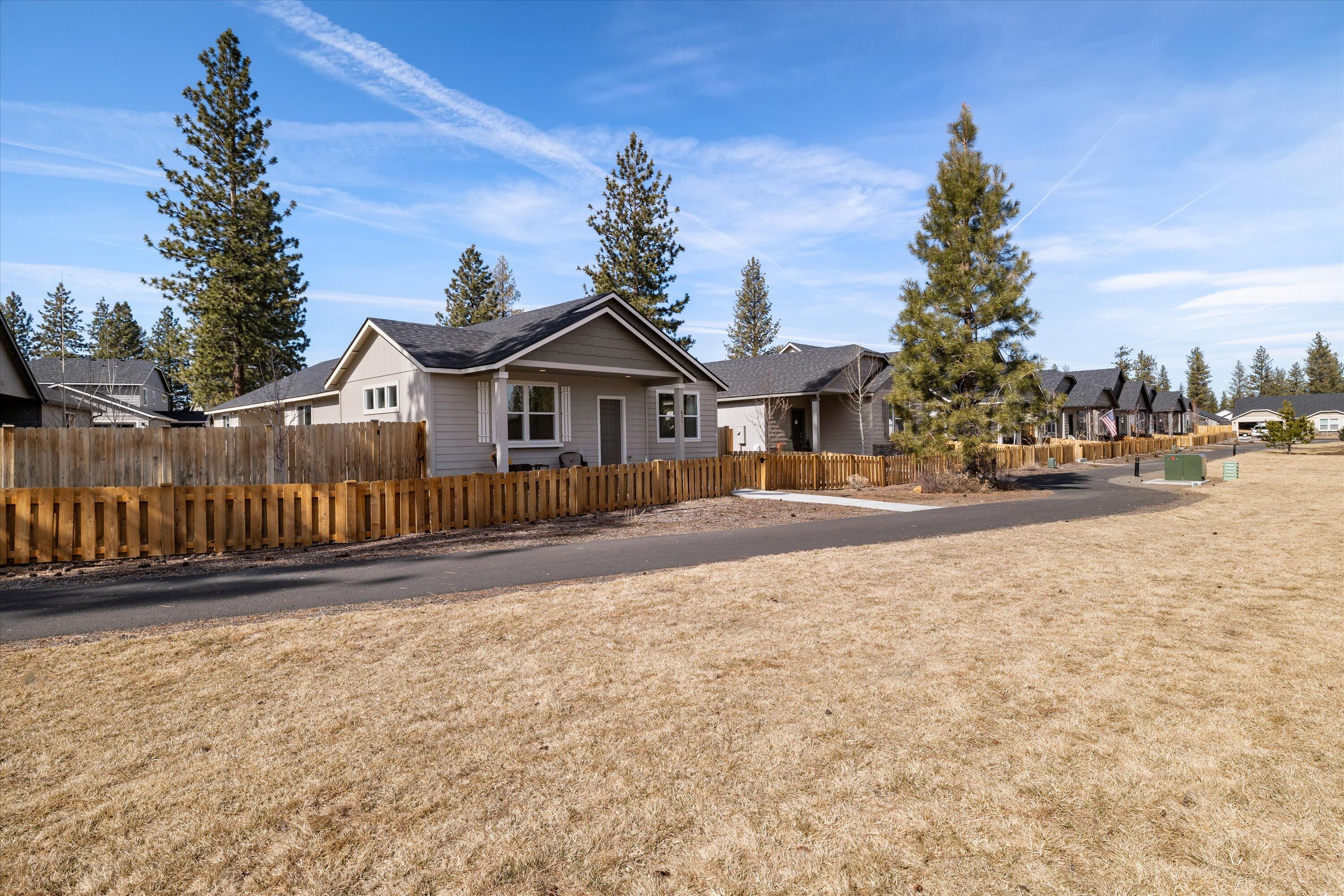 Mckenzie Meadow Vill - Residential