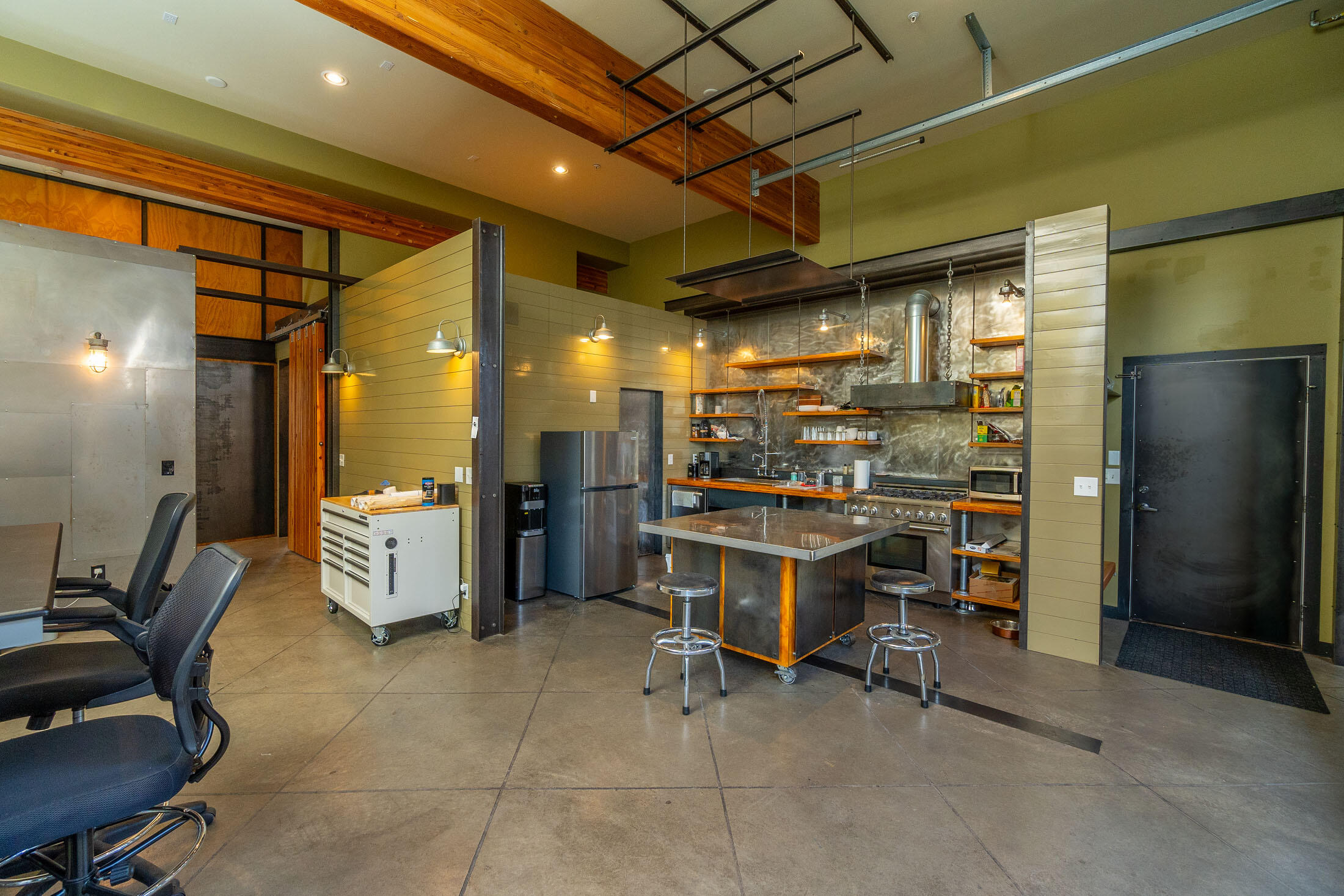 Deschutes - Commercial Sale