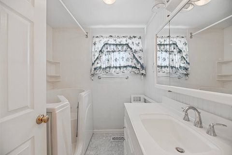 Tiny photo for 1721 Homedale Road, Klamath Falls, OR 97603 (MLS # 220211002)