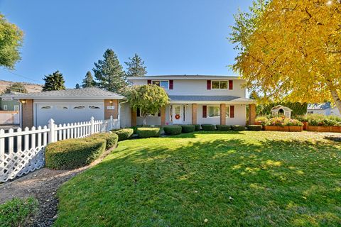 Photo of 1721 Homedale Road, Klamath Falls, OR 97603 (MLS # 220211002) Photo of 1721 Homedale Road, Klamath Falls, OR 97603 (MLS # 220211002)