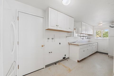 Tiny photo for 1721 Homedale Road, Klamath Falls, OR 97603 (MLS # 220211002)