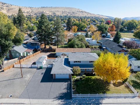 Tiny photo for 1721 Homedale Road, Klamath Falls, OR 97603 (MLS # 220211002)