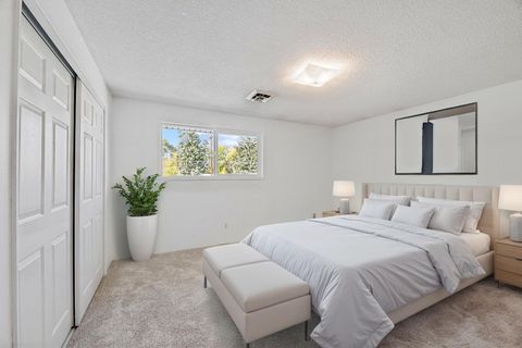 Tiny photo for 1721 Homedale Road, Klamath Falls, OR 97603 (MLS # 220211002)