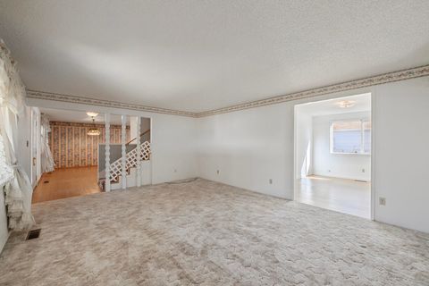 Tiny photo for 1721 Homedale Road, Klamath Falls, OR 97603 (MLS # 220211002)
