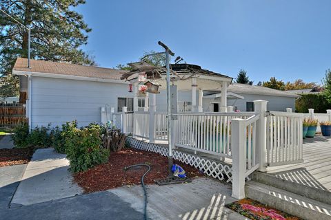 Tiny photo for 1721 Homedale Road, Klamath Falls, OR 97603 (MLS # 220211002)