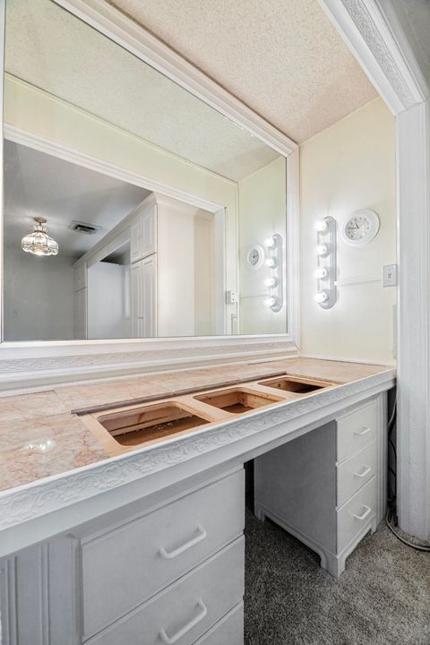 Tiny photo for 1721 Homedale Road, Klamath Falls, OR 97603 (MLS # 220211002)