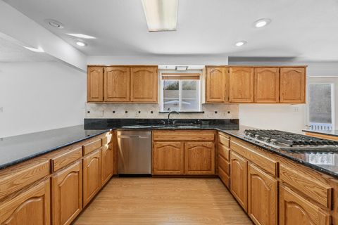 Tiny photo for 1721 Homedale Road, Klamath Falls, OR 97603 (MLS # 220211002)