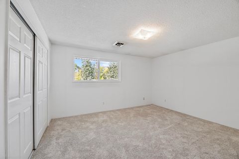 Tiny photo for 1721 Homedale Road, Klamath Falls, OR 97603 (MLS # 220211002)