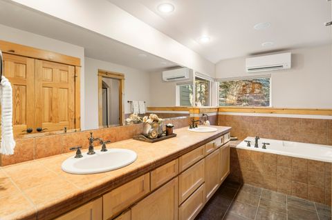 Tiny photo for 1895 Murrelet Drive, Redmond, OR 97756 (MLS # 220213870)