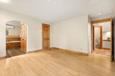 Tiny photo for 1895 Murrelet Drive, Redmond, OR 97756 (MLS # 220213870)