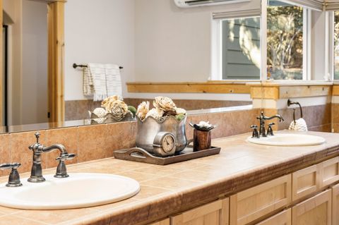 Tiny photo for 1895 Murrelet Drive, Redmond, OR 97756 (MLS # 220213870)