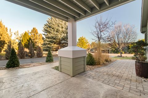 Tiny photo for 1895 Murrelet Drive, Redmond, OR 97756 (MLS # 220213870)