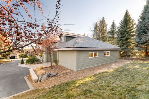 Tiny photo for 1895 Murrelet Drive, Redmond, OR 97756 (MLS # 220213870)