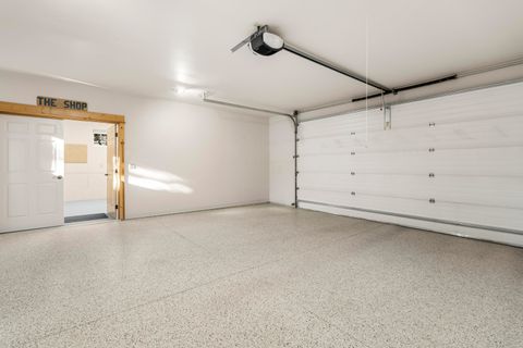 Tiny photo for 1895 Murrelet Drive, Redmond, OR 97756 (MLS # 220213870)