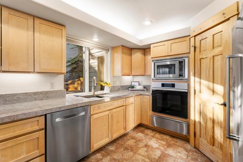 Tiny photo for 1895 Murrelet Drive, Redmond, OR 97756 (MLS # 220213870)