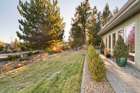 Tiny photo for 1895 Murrelet Drive, Redmond, OR 97756 (MLS # 220213870)