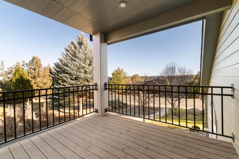 Tiny photo for 1895 Murrelet Drive, Redmond, OR 97756 (MLS # 220213870)